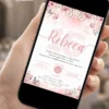 Convite de 15 anos digital rosa exibido em celular, com flores delicadas e visual elegante para debutante.