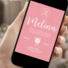 Convite de debutante rosa exibido em celular, com visual delicado e elegante para festa de 15 anos.
