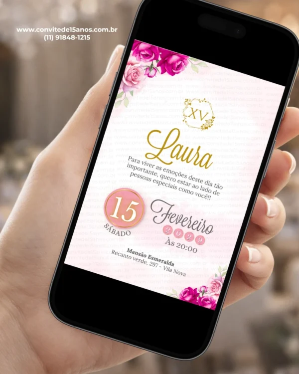 Convite digital com floral rosa para 15 anos exibido em celular, com flores pink, detalhes dourados e estilo delicado para debutante.