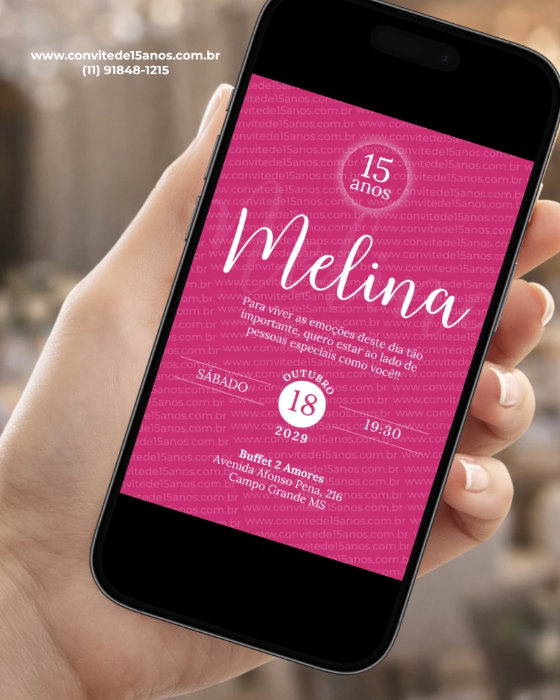 Convite pink para debutante exibido em celular, com visual moderno e elegante para festa de 15 anos.