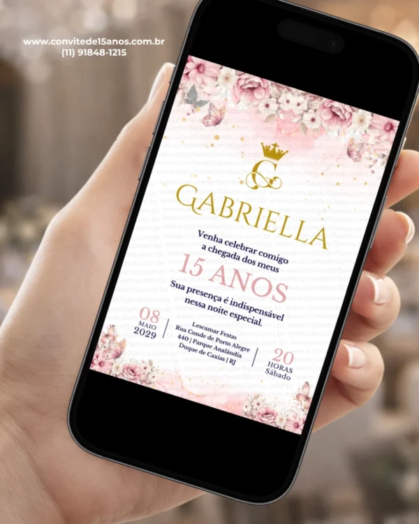 Convite rosa de 15 anos digital exibido em celular, com flores delicadas e visual elegante para debutante.
