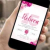Convite rosa pink e branco para 15 anos exibido em celular, com flores delicadas e visual elegante para debutante.