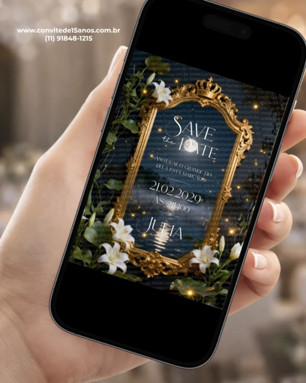 Save the date digital A Princesa e o Sapo exibido em celular, com moldura dourada, flores brancas e visual inspirado em conto de fadas.