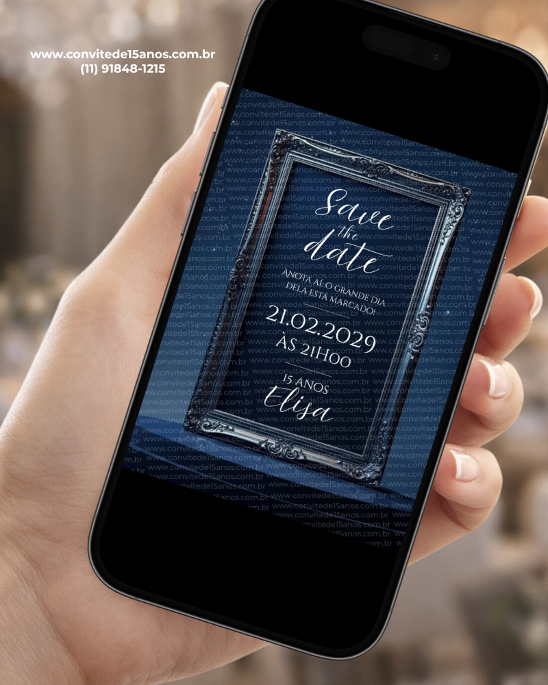 Save the Date Digital Céu Estrelado exibido em celular, com moldura prateada ornamentada, fundo azul escuro e visual inspirado em noites estreladas.