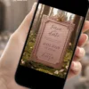 Save the Date Digital Realeza exibido em celular, com moldura rosé ornamentada, coroa delicada e cenário inspirado em jardins reais.