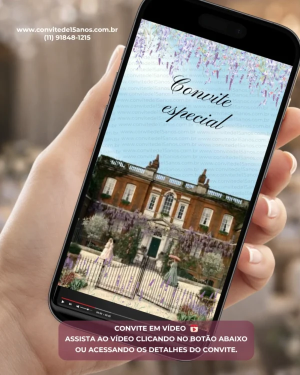Convite Animado Bridgerton para festa de 15 anos exibido em celular, com mansão clássica, jardins floridos, atmosfera romântica inspirada na era da realeza inglesa e animações elegantes.