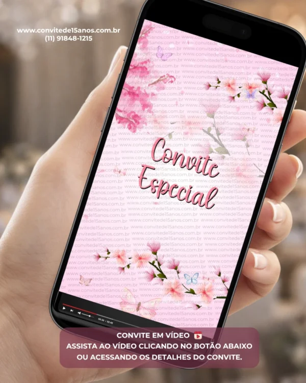 Convite animado de 15 anos rosa com foto, decorado com flores delicadas, borboletas e detalhes românticos. Convite digital personalizado para debutantes.
