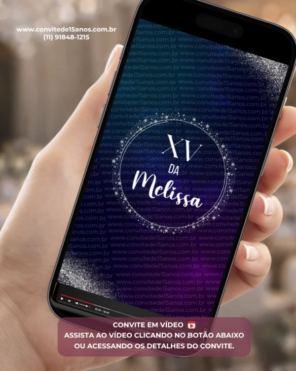 Convite Galáxia Animado para festa de 15 anos exibido em celular, com fundo em tons de azul e roxo, brilho estelar, efeitos cintilantes e animações inspiradas no universo.