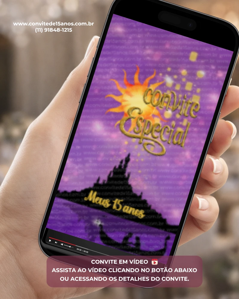Convite Animado para 15 Anos Enrolados inspirado no conto de princesa, com castelo iluminado, lanterna brilhante, céu em tons de roxo e dourado e atmosfera encantada.