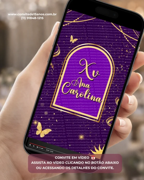 Convite animado para 15 anos roxo com detalhes dourados, moldura elegante, borboletas e brilho. Convite digital sofisticado para debutante com animações especiais.
