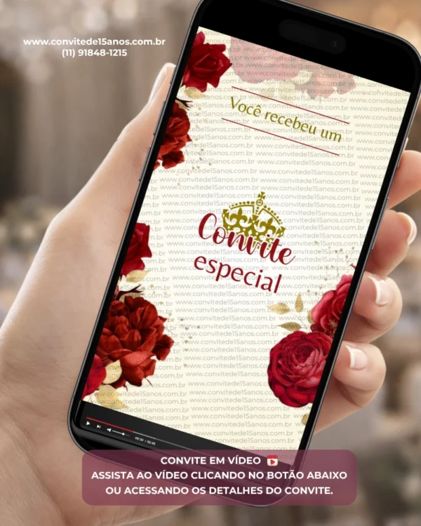 Convite Animado Vermelho com Foto para 15 anos exibido em smartphone, com rosas vermelhas, detalhes dourados, espaço para foto da debutante e animações elegantes que tornam a apresentação da festa ainda mais especial.