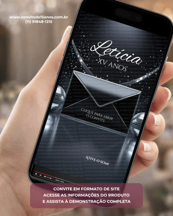 Capa do Convite de 15 Anos Discoteca com envelope digital prateado, bolas espelhadas, efeitos de luz e cenário inspirado nas clássicas pistas de dança, transmitindo glamour, brilho e muita diversão.
