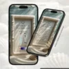 Tela de Dress Code e Sugestões de Presente do Convite de 15 Anos Fundo do Mar. O design apresenta uma moldura elegante inspirada em conchas marinhas, cercada por areia clara, corais delicados e elementos oceânicos que remetem às profundezas do mar. Em uma das telas são exibidas as orientações de vestimenta para os convidados e, na outra, sugestões de presente. A composição suave e sofisticada transmite leveza, elegância e o encanto do universo marinho.