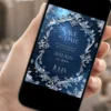 Save the Date de 15 anos no tema Baile de Inverno, com moldura ornamentada prateada adornada por cristais e flocos de neve, sobre um fundo azul sofisticado que remete à magia do inverno e à elegância de uma celebração de debutante.
