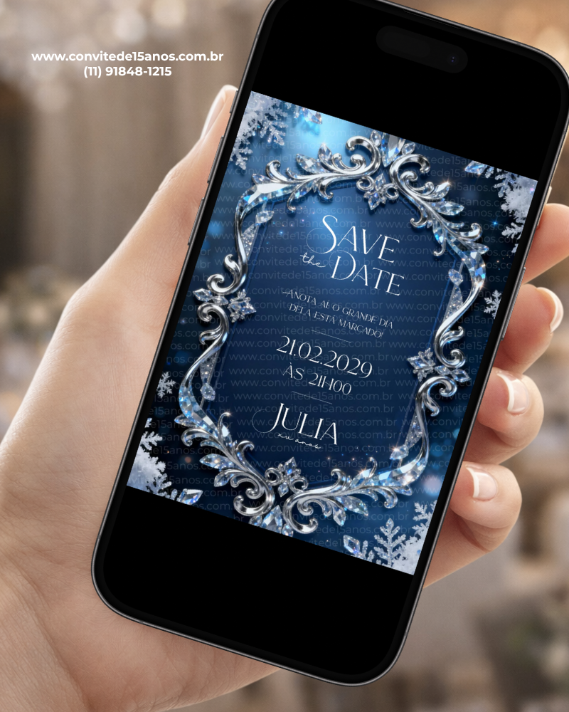 Save the Date de 15 anos no tema Baile de Inverno, com moldura ornamentada prateada adornada por cristais e flocos de neve, sobre um fundo azul sofisticado que remete à magia do inverno e à elegância de uma celebração de debutante.