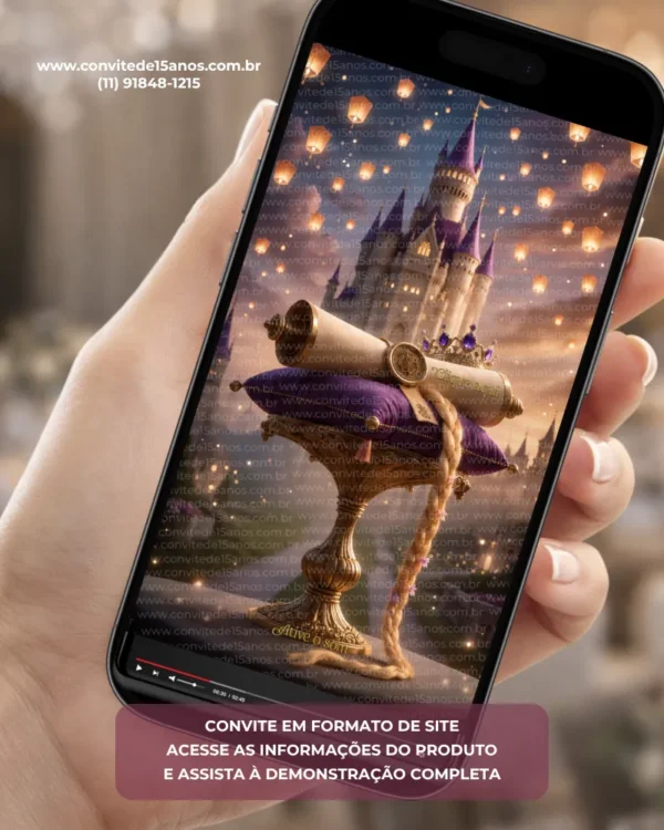 Convite de 15 Anos Rapunzel com castelo iluminado, lanternas flutuantes, pergaminho, coroa e trança dourada em cenário mágico.