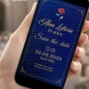 Save the Date de 15 anos A Bela e a Fera com rosa vermelha, fundo azul, detalhes dourados e data da celebração.
