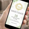 Save the Date de 15 anos verde com flores verdes, detalhes dourados, borboletas e moldura ornamental.