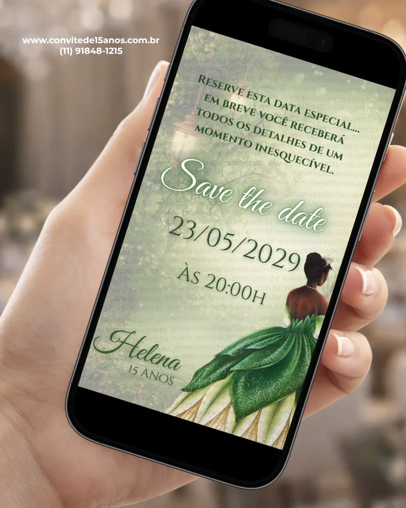 Save the Date para 15 Anos A Princesa e o Sapo com princesa em vestido verde, fundo inspirado em natureza e detalhes em tons de verde.