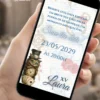 Save the Date para 15 Anos Alice no País das Maravilhas com gato de Cheshire, relógio, cartas de baralho, flores e detalhes encantadores.