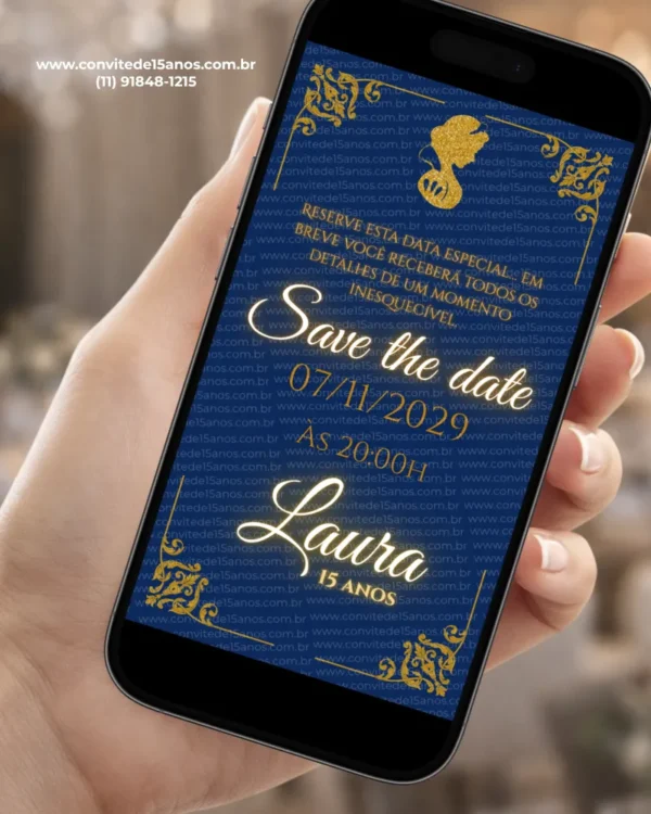 Save the Date para 15 Anos Branca de Neve com fundo azul, detalhes dourados, moldura ornamental e silhueta da Branca de Neve.