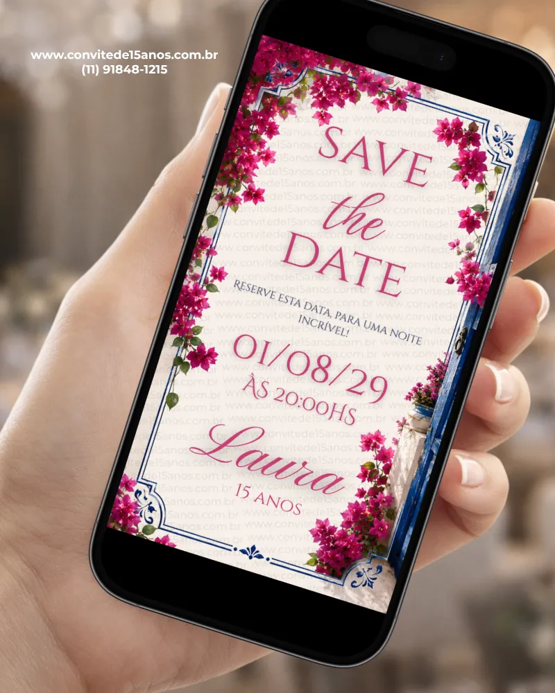 Save the Date para 15 Anos Mamma Mia com flores pink, moldura azul e branca, detalhes florais e estilo inspirado na Grécia.