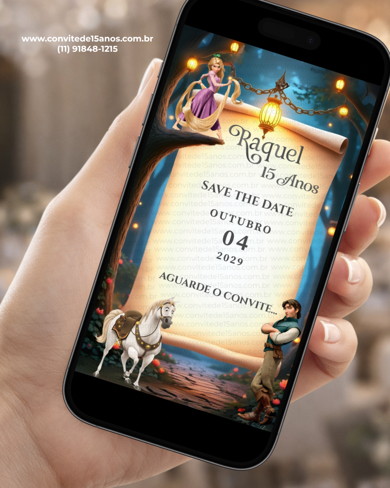 Save the Date para 15 Anos Rapunzel com Rapunzel, Flynn Rider e Maximus, pergaminho iluminado, lanternas e cenário de floresta mágica.