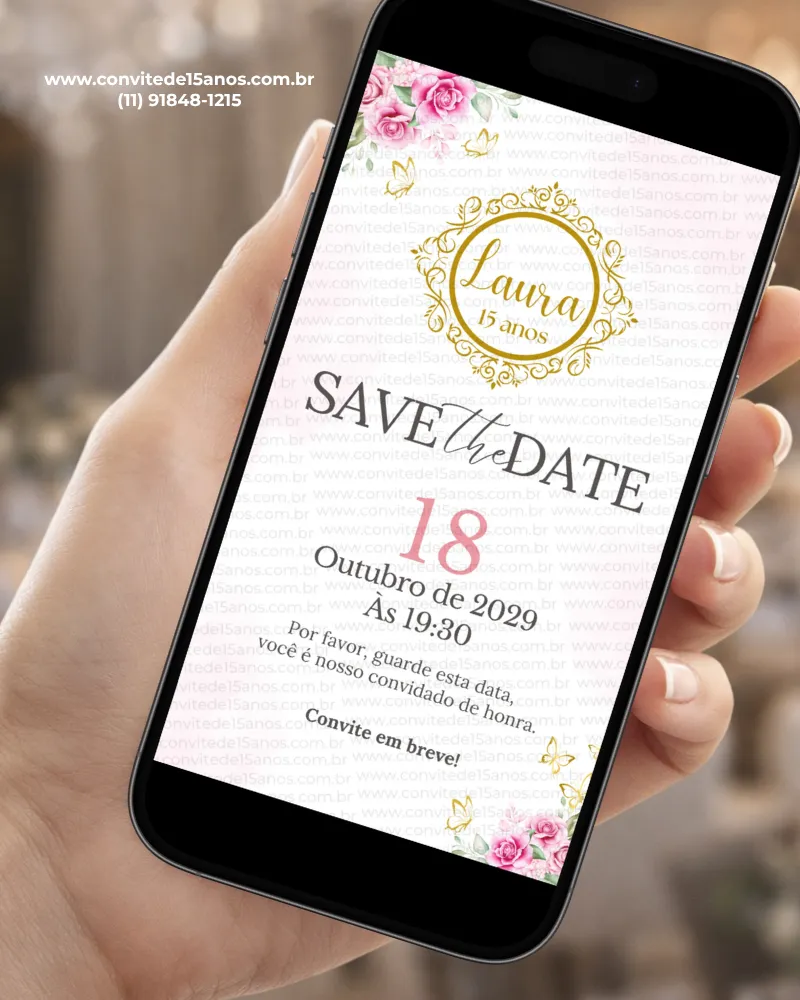Save the Date para aniversário de 15 anos rosa e dourado, com flores rosas, detalhes dourados e design elegante para debutante.