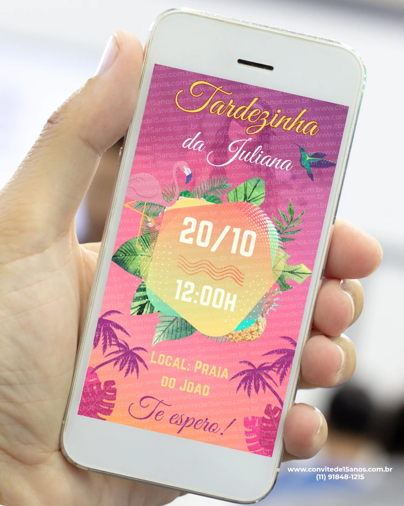 Convite de 15 anos Tardezinha Digital com folhagens tropicais, palmeiras, cores vibrantes e detalhes inspirados no verão.